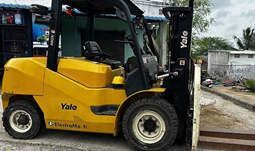 Cranes & Forklifts Rental